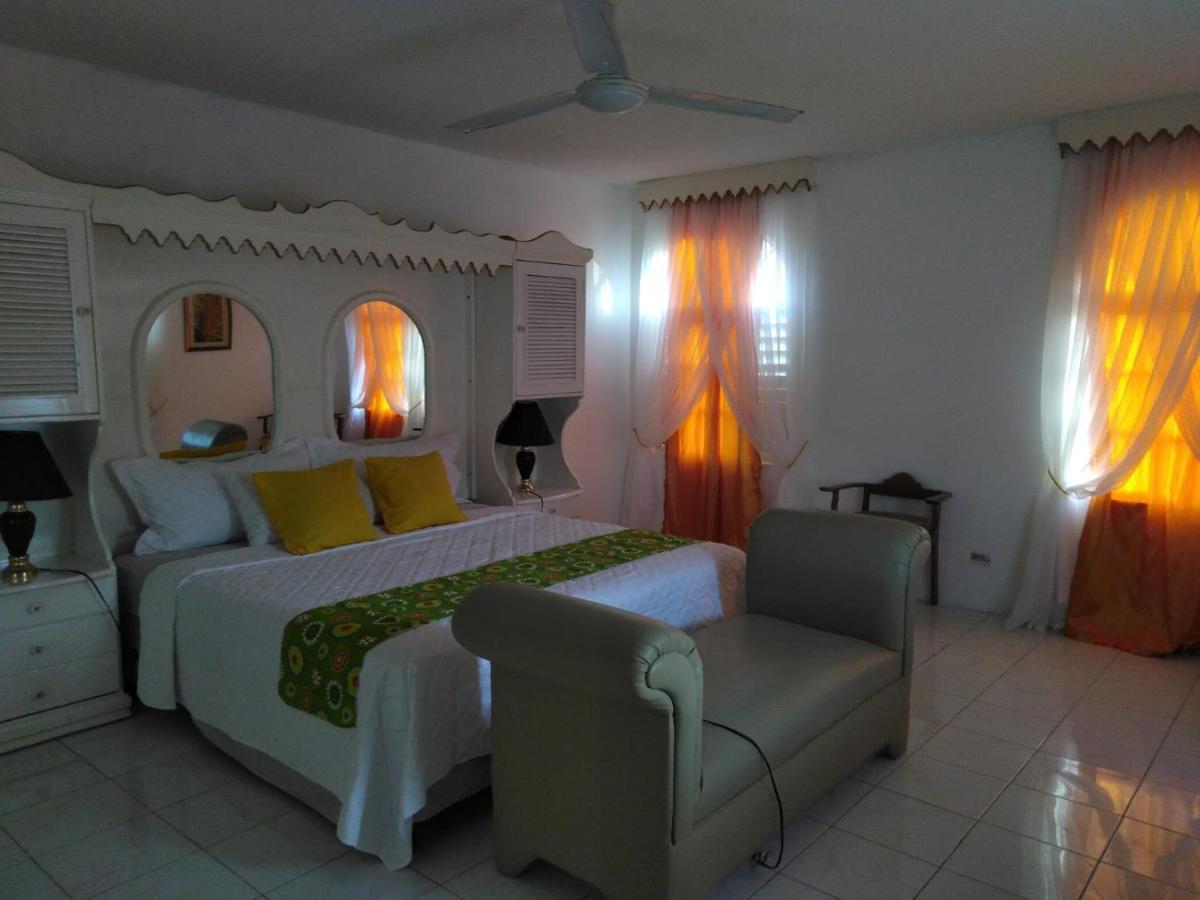Diamond Villa Guest House Montego Bay Extérieur photo
