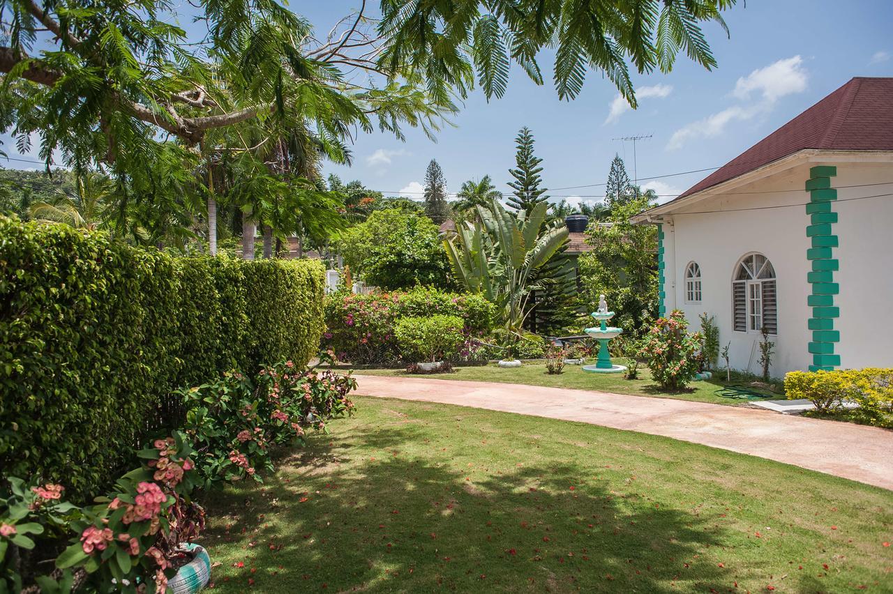 Diamond Villa Guest House Montego Bay Extérieur photo